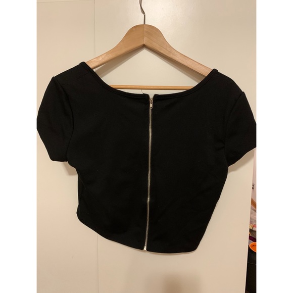 Forever21 short sleeve black crop top w zip back - Picture 2 of 3